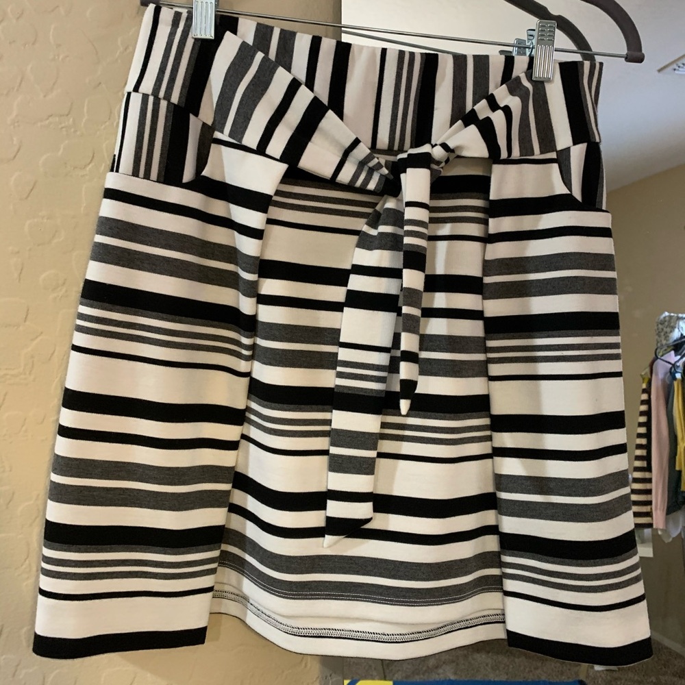 Cabi black and white skirt